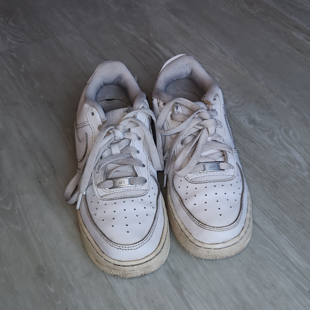 White Nike AF1s